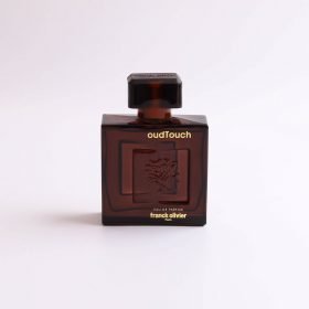 Oud Touch Franck Olivier عطر خشبي - أروماتك للرجال , تم إصداره عام 2014. مقدمة العطر البرتقال, توت العليق و الكاراميل; قلب العطر البنفسج, الباتشولي, الورد, الياسمين و اللبان; قاعدة العطر تتكون من العنبر, المسك و الفانيلا. 100مل.