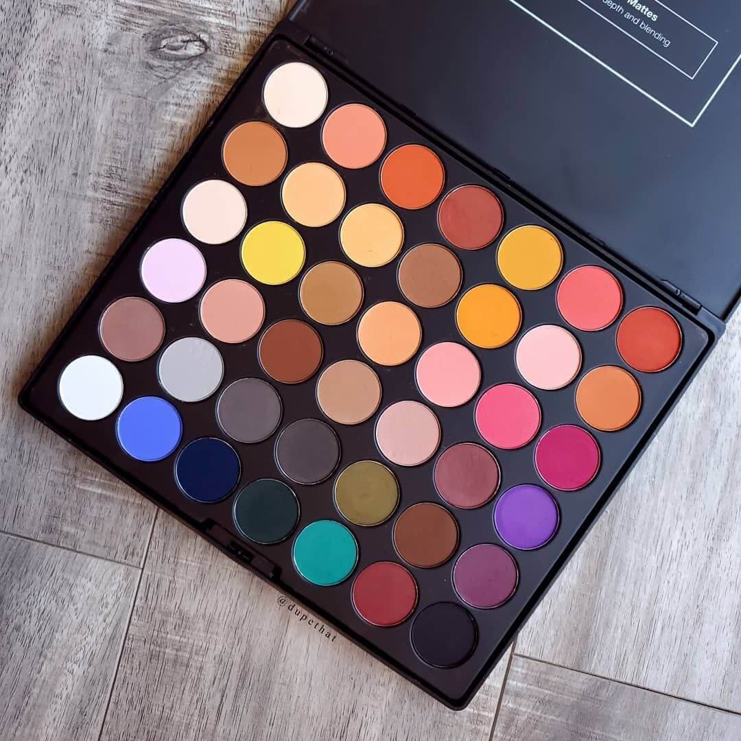 علبة ظلال Ultimate Matte من BH